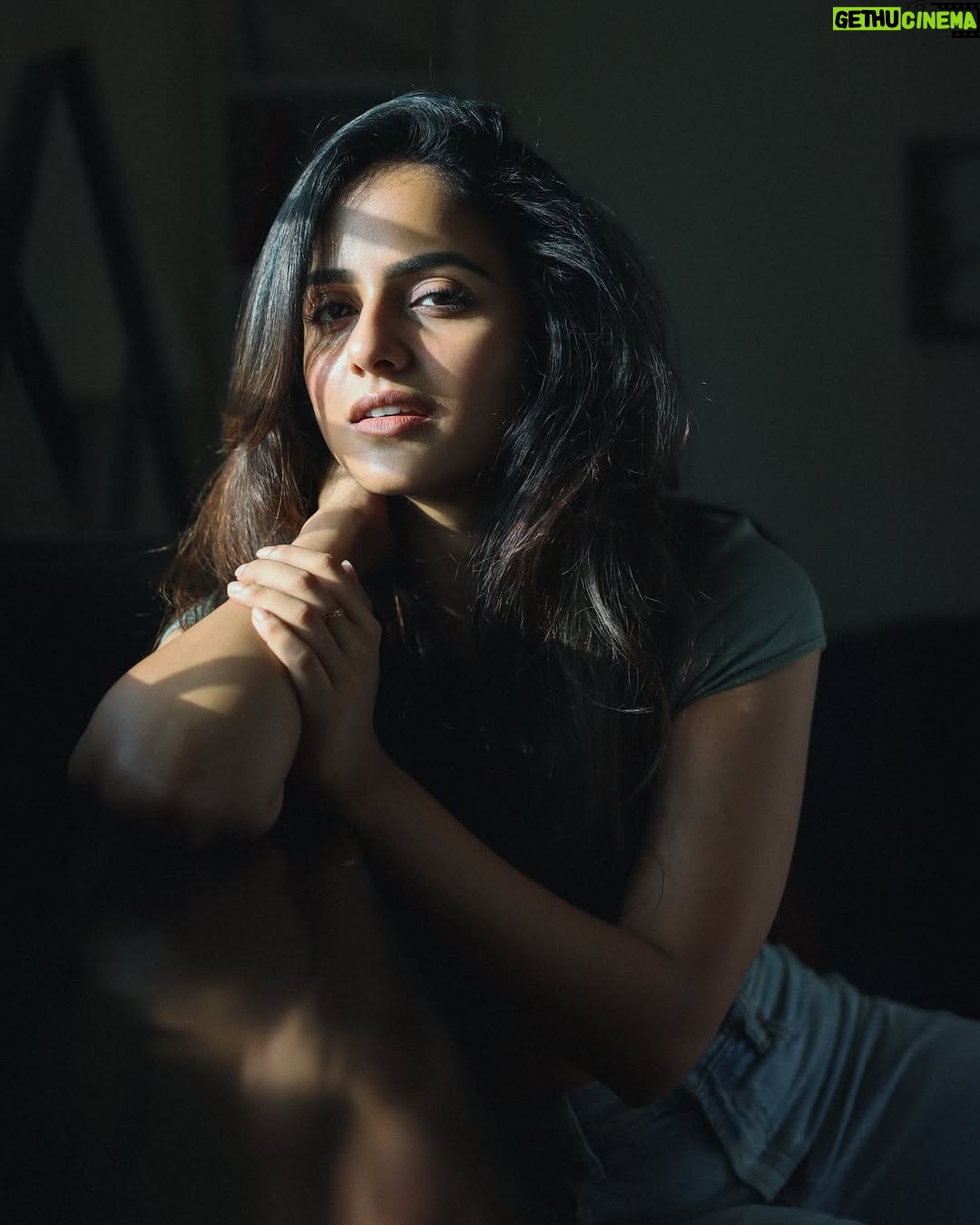 Vaishnavi Chaitanya - 660.9K Likes - ✨LET THE LIGHT FIND YOU✨

📸 @pranav.foto