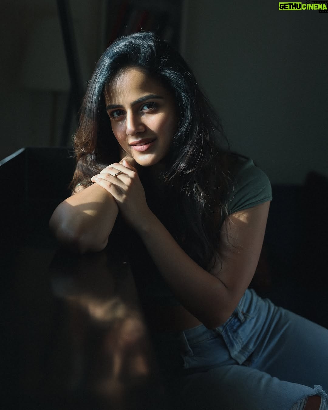 Vaishnavi Chaitanya - 660.9K Likes - ✨LET THE LIGHT FIND YOU✨

📸 @pranav.foto