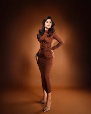 Vaishnavi Chaitanya Instagram - A small step into something new… but still me at heart.✨🤎
.
.
.
Styling @spacefashionconsultancy 
Shot by @pranav.foto 
Hair by @hairbyvenky 
Asst by @_being_mini_ 
Outreach @kudipudivijaykumar97