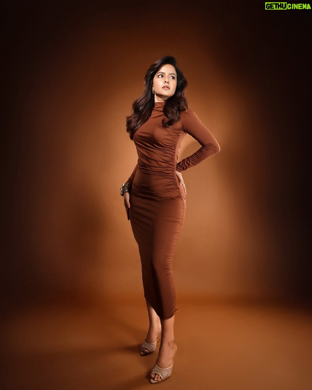 Vaishnavi Chaitanya - 463.7K Likes - A small step into something new… but still me at heart.✨🤎
.
.
.
Styling @spacefashionconsultancy 
Shot by @pranav.foto 
Hair by @hairbyvenky 
Asst by @_being_mini_ 
Outreach @kudipudivijaykumar97