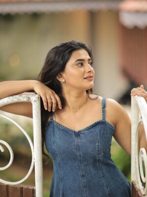 Vaishu Sundar Instagram - A touch of denim, a heart full of sugar ✨
Photography : @dhanush__photography
Location : @villaserendipityaldona