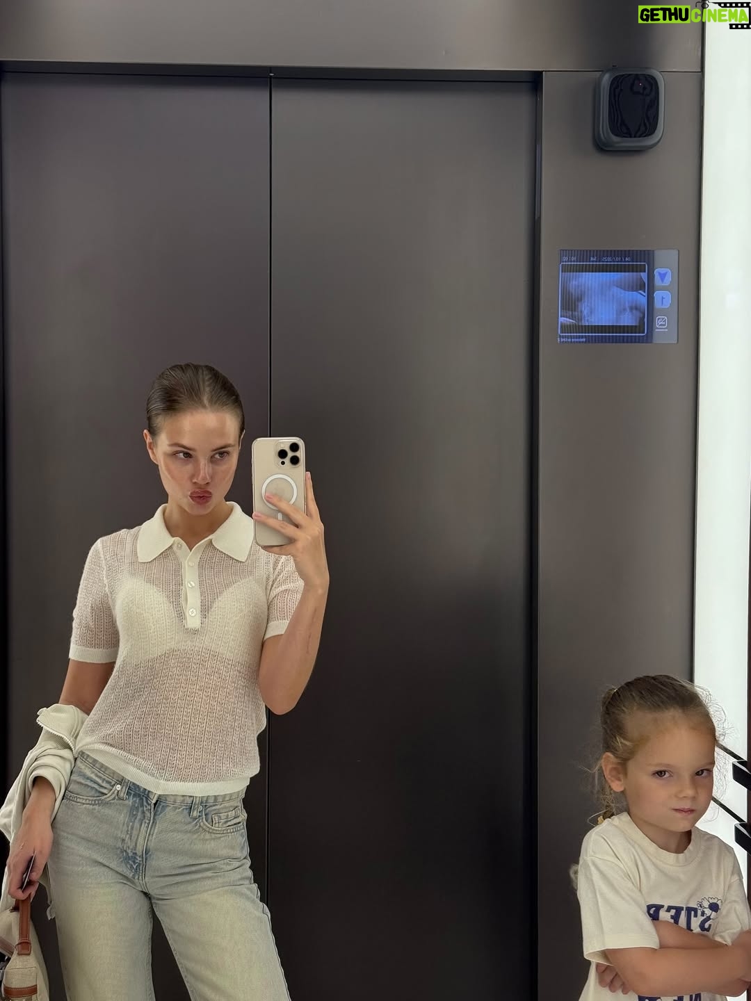 Valeriya - 49K Likes - теплый, семейный день 🤍