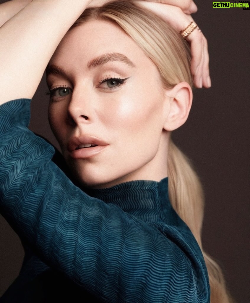Vanessa Kirby - 191.6K Likes - @harpersbazaarmx 

Interview and Editor-in-chief: @majoguzman
Photographer: @juankr_
Fashion stylist: @cateoniwiki
Make up: @nikki_makeup
Hair: @chadmaxwellhair
Nails: @christiehuseyin
Production:@saikprod @alejandromunoz
PR: @prosper_pr
Art director: eloriginaldaro
Styling assistant: Ascensión Lucena