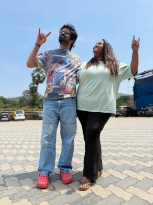 Vanita Kharat Instagram - मामा मामी is back 🤘🏽

हा इथं काय करतोयssss 

बघायला विसरू नका 
तुमच्या टेंशन वरची मात्रा 
महाराष्ट्राची हास्यजत्रा ❤️