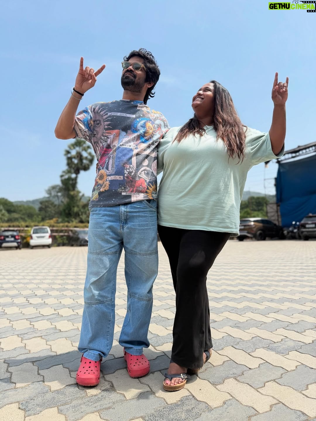 Vanita Kharat - 10K Likes - मामा मामी is back 🤘🏽

हा इथं काय करतोयssss 

बघायला विसरू नका 
तुमच्या टेंशन वरची मात्रा 
महाराष्ट्राची हास्यजत्रा ❤️