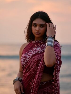 Vanitha Vijayakumar Instagram - @photosbyvetri__  My sunrise 🌅 my sky my sea my ♥️ my @jovika_vijaykumar