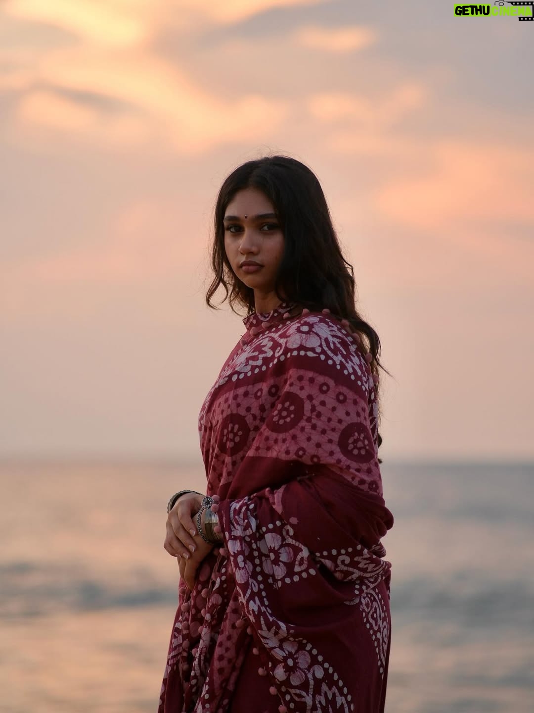 Vanitha Vijayakumar - 97.4K Likes - @photosbyvetri__  My sunrise 🌅 my sky my sea my ♥️ my @jovika_vijaykumar