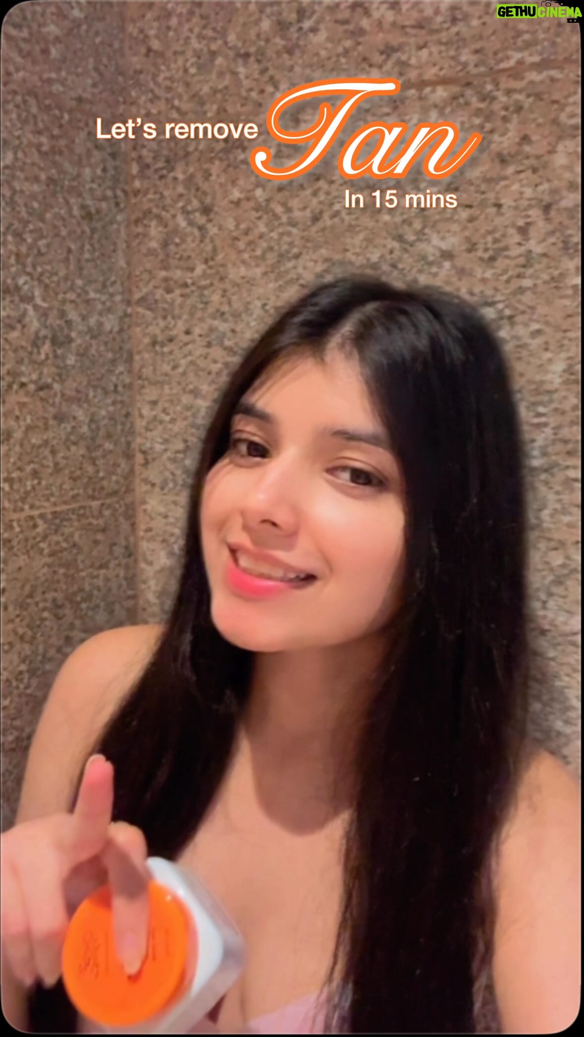 Vanshika Agarwal - 572 Likes - Its magicccc ✨ literally removed tan in 15 mins , I can vouch for this product 🧡 

Comment « Tan » for links .