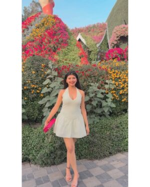 Vanshika Agarwal Instagram - Among millions of flowers 🌸☘️🌻💕

Swipe to last for something funny 😋

#dubai #dxb #dubaimiraclegarden #vacation #travel #uae #love #spring #tbt #floral #flowers #pretty