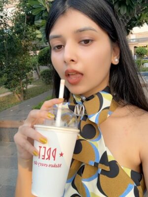 Vanshika Agarwal Instagram - On a coffee Run ☕️🤎💛🤍