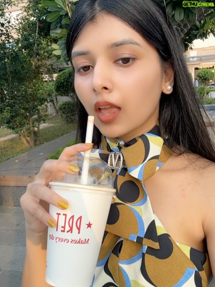 Vanshika Agarwal - 569 Likes - On a coffee Run ☕️🤎💛🤍