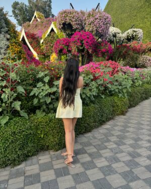 Vanshika Agarwal Instagram - Among millions of flowers 🌸☘️🌻💕

Swipe to last for something funny 😋

#dubai #dxb #dubaimiraclegarden #vacation #travel #uae #love #spring #tbt #floral #flowers #pretty