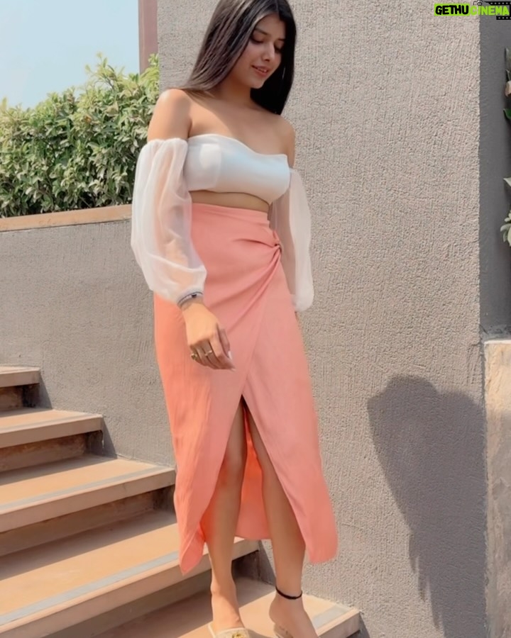 Vanshika Agarwal - 872 Likes - Wrapped in velvet skies & gentle hues 🩵🤍