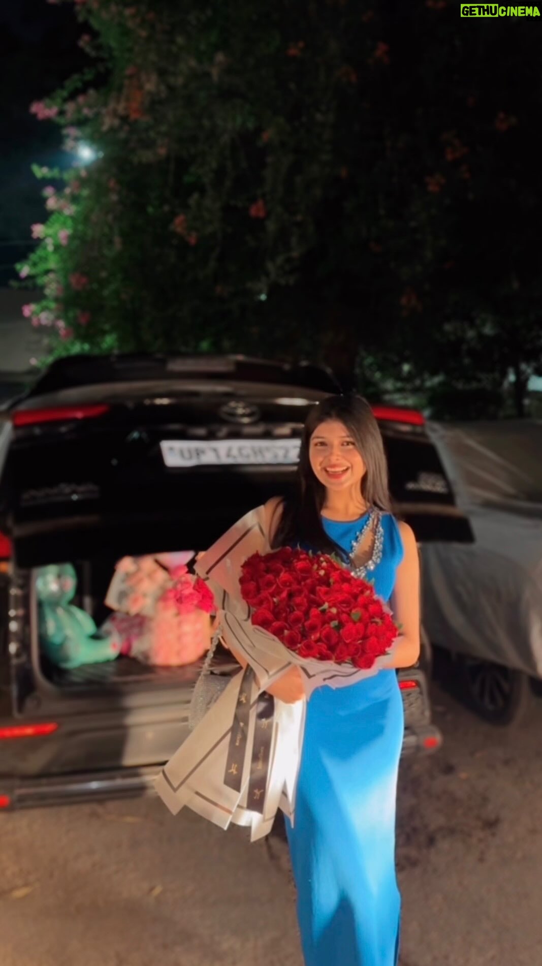 Vanshika Agarwal - 4.1K Likes - His way of celebrating me ❤️🫶🏻
Girls take notes 🤌🏻

All the pretty flowers from @interfloraindia 🌹