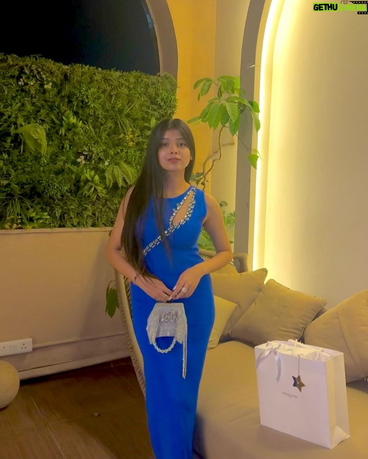 Vanshika Agarwal - 706 Likes - The one where I turn another year older 💙🦋 

#birthday #newme #blue #birthdayfit