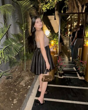 Vanshika Agarwal Instagram - Stepping into July , just like that 🍷🫶🏻

#vanshikaagarwal #july2025