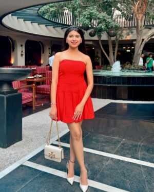 Vanshika Agarwal Instagram - Romanticising life with a pop of color 🧡🍊 

Wearing @zara 
Bag @toryburch 
Heels @zara 
Jewellery @chanelofficial
