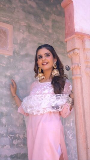 Vanshika Gaba Arora Instagram - Vadhaiyan ji vadhaiyan!
Celebrating Baisakhi by dancing to my favourite tunes? Yes! 💃🏻😍
Join in on the festivity and dance to the rhythms of happiness as you cherish the richness of this harvest festival 🌾🎉
Shop Now
SKU: 24FEA14991-606956
#aureliawomenswear #baisakhi #ss24 #summercollection