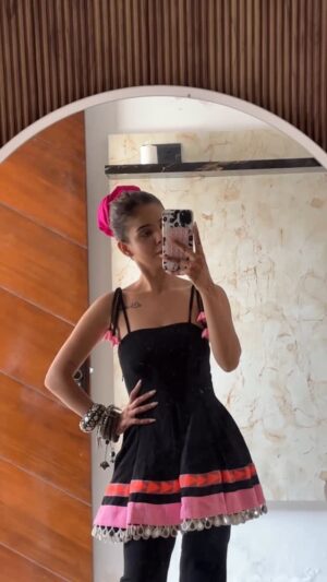Vanshika Gaba Arora Instagram - GRWM 🎀
Outfit @labelsakshiahuja
Scrunchie @labelwaaris
Spider neckpiece @eyecandy.officiall
Jewellery @knotmecute