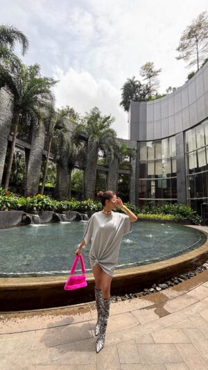 Vanshika Gaba Arora Instagram - GRWM For Lunch✨
Tshirt dress @hm
Choker @eyecandy.officiall
Chains @meraya.jewel
Hand stack @alittleextra.co.in
Bag @primark
Perfume @yslbeauty