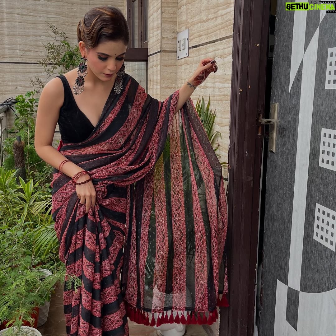 Vanshika Gaba Arora - 8.5K Likes - Few of my favourite sarees ❤️
1st,2nd, 3rd, 5th  @agnibyisha 
4th saree - Mother In Law Closet
6th - Janpath
7th and 9th @agnibyisha
