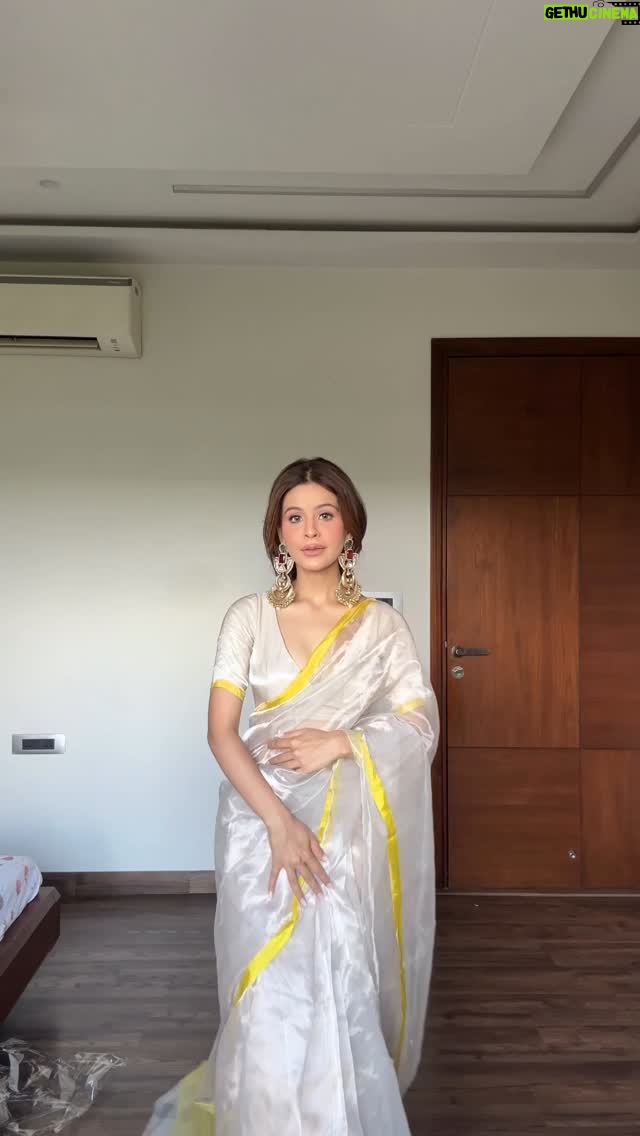 Vanshika Gaba Arora - 15.3K Likes - GRWM ✨

Saree @roots.handlooms 
Jewellery @ehsaasjewellery 
MUA @makeupby_nishu