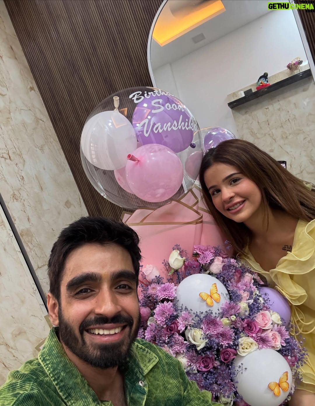 Vanshika Gaba Arora - 14K Likes - Pre birthday surprises are the best 🧸 

I love you Husband ❤️ You never fail to make me feel special ✨🎀