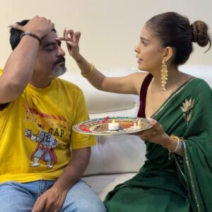 Vanshika Gaba Arora Instagram - Happy Rakhi ✨
Outfit @risa__india
Earings @ladygracebypriyanka