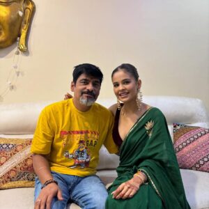 Vanshika Gaba Arora Instagram - Happy Rakhi ✨
Outfit @risa__india
Earings @ladygracebypriyanka