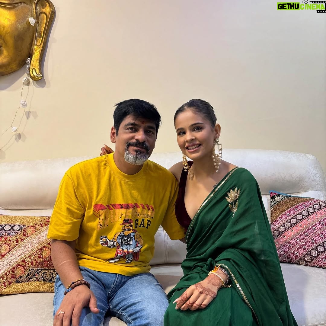 Vanshika Gaba Arora - 7.4K Likes - Happy Rakhi ✨

Outfit @risa__india 
Earings @ladygracebypriyanka