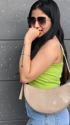 Vanshika Kanda Instagram - Tujhko dil dediya ❤️ #reels #trending #explore #viral #instagram #like #comment #follow #reelkarofeelkaro #reelitfeelit #explore