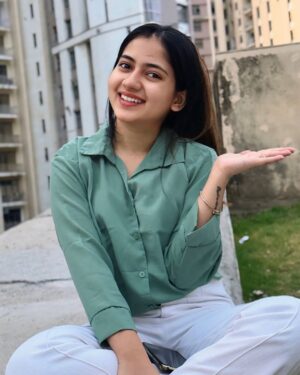 Vanshika Kanda Instagram - 🤌🏻❤️ #india #instagram #love #photography #instagood #mumbai #kerala #bhfyp #trending #nature #travel #follow #delhi #likeforlikes #fashion #indian #like #viral #photooftheday #instadaily #memes #bollywood #followforfollowback #maharashtra #style #insta #likes #explore #art #model