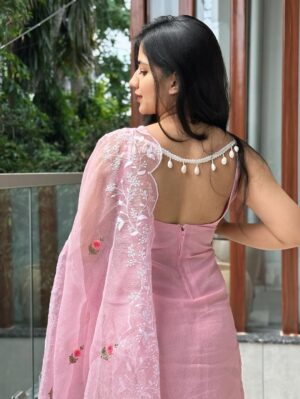 Vanshika Kanda Instagram - “Elegance never goes out of style.”💖 #insta #instagram #instagood #instadaily #love #instalike #like #follow #photography #photo #photooftheday #viral #likeforlikes #trending #picoftheday #instamood #india #fashion #likes #nature #followforfollowback #happy #instapic #style #explore #life #model #explorepage #art #beautiful