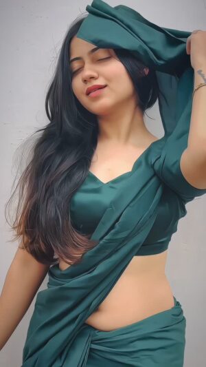 Vanshika Kanda Instagram - Lai hu mai tere liye dil mera ❤️ #reels #reelitfeelit ##reelinstagram #trending #viral #foryou #foryourpage #explore #like #share #comment #follow #newreels #vanshika