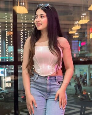 Vanshika Kanda Instagram - “Grow through what you go through.”✨✨ ##trending #viral #instagram #explorepage #explore #instagood #love #fashion #reels #trend #fyp #follow #like #photography #india #instadaily #trendingreels #followforfollowback #foryou #likeforlikes #style #memes #photooftheday #reelsinstagram #viralpost #music #insta #model
