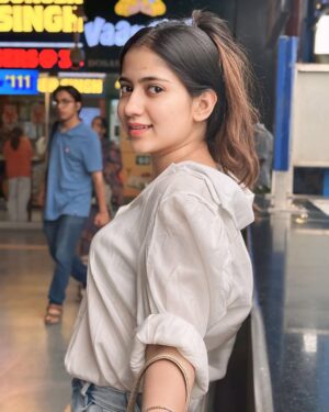 Vanshika Kanda Instagram - On the right track ❤️😉 #insta #instagram #instagood #instadaily #love #instalike #like #follow #photography #photo #photooftheday #viral #likeforlikes #trending #picoftheday #instamood #india #fashion #likes #nature #followforfollowback #happy #style #instapic #explore #life #model #art #explorepage #beautiful