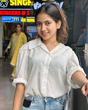 Vanshika Kanda Instagram - On the right track ❤️😉 #insta #instagram #instagood #instadaily #love #instalike #like #follow #photography #photo #photooftheday #viral #likeforlikes #trending #picoftheday #instamood #india #fashion #likes #nature #followforfollowback #happy #style #instapic #explore #life #model #art #explorepage #beautiful