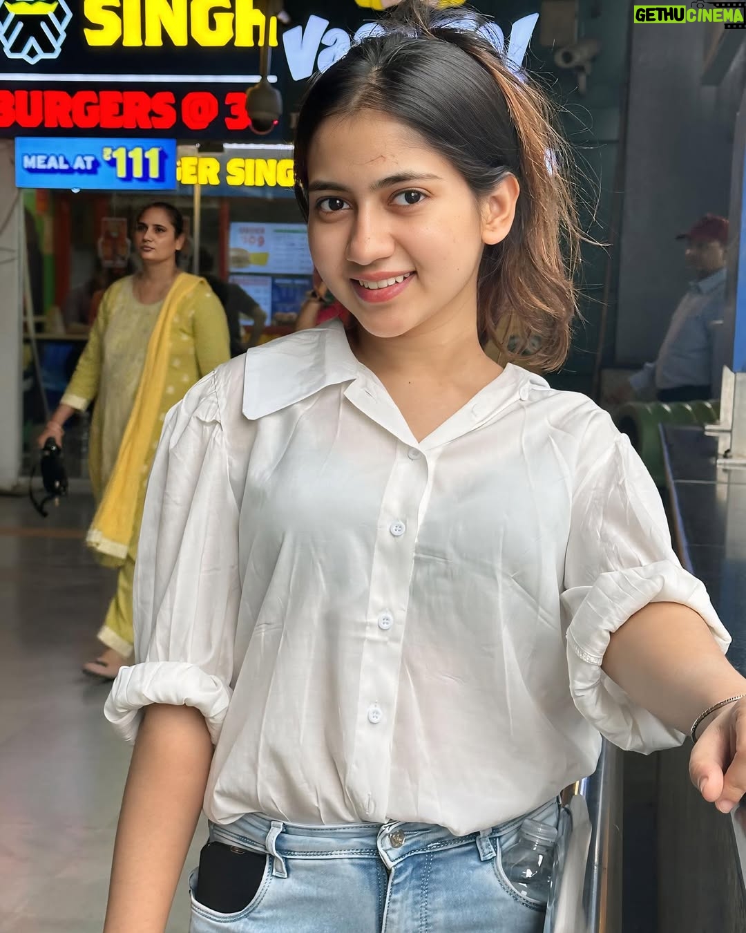 Vanshika Kanda - 24.5K Likes - On the right track ❤️😉 #insta #instagram #instagood #instadaily #love #instalike #like #follow #photography #photo #photooftheday #viral #likeforlikes #trending #picoftheday #instamood #india #fashion #likes #nature #followforfollowback #happy #style #instapic #explore #life #model #art #explorepage #beautiful