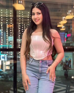 Vanshika Kanda Instagram - “Grow through what you go through.”✨✨ ##trending #viral #instagram #explorepage #explore #instagood #love #fashion #reels #trend #fyp #follow #like #photography #india #instadaily #trendingreels #followforfollowback #foryou #likeforlikes #style #memes #photooftheday #reelsinstagram #viralpost #music #insta #model