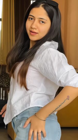 Vanshika Kanda Instagram - ✨ #reels #trending #explore #viral #instagram #like #comment #follow #reelkarofeelkaro #reelitfeelit #explore