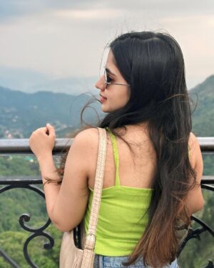 Vanshika Kanda Instagram - Taking the high road to happiness🙈❤️ #insta #instagram #instagood #instadaily #love #instalike #like #follow #photography #photo #photooftheday #viral #likeforlikes #trending #picoftheday #instamood #india #fashion #likes #nature #followforfollowback #happy #instapic #style #explore #life #model #explorepage #art #beautiful