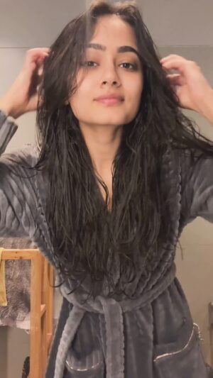 Vanya Bahl Instagram - I am OBSESSED with how much my hair and skin health has changed and for the better after I started using @amayawellness.co ♡ 
•
Upgrade Your Shower Experience with Amaya – The Filtered Showerhead for Healthier Hair & Skin🚿