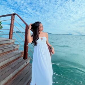 Vanya Bahl Instagram - Somewhere between the skies and the sea🤍