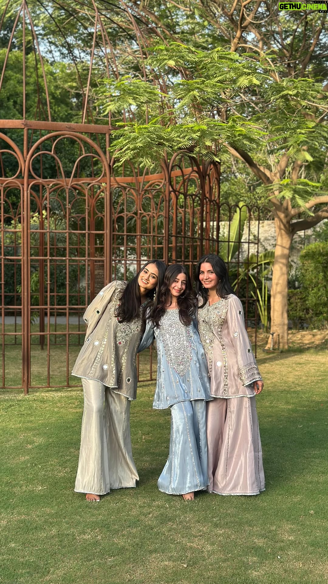 Vanya Bahl - 3.6K Likes - Desi vibes, pretty fits, happy dancing in @rukhbyritukumar ♥️✨
.
.
#explore #explorepage #instagramreels #boi #bornoninstagram #dhoomtanna #VKV