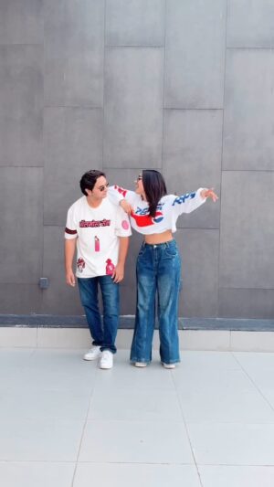 Vanya Bahl Instagram - Guess who is back!🤍 
•
Mukund’s tshirt : @almostsane.in 
My jeans : @freakinsindia 
•
Choreography : @vridhiiiii @khyati_sahdev @vanyabahl ♡