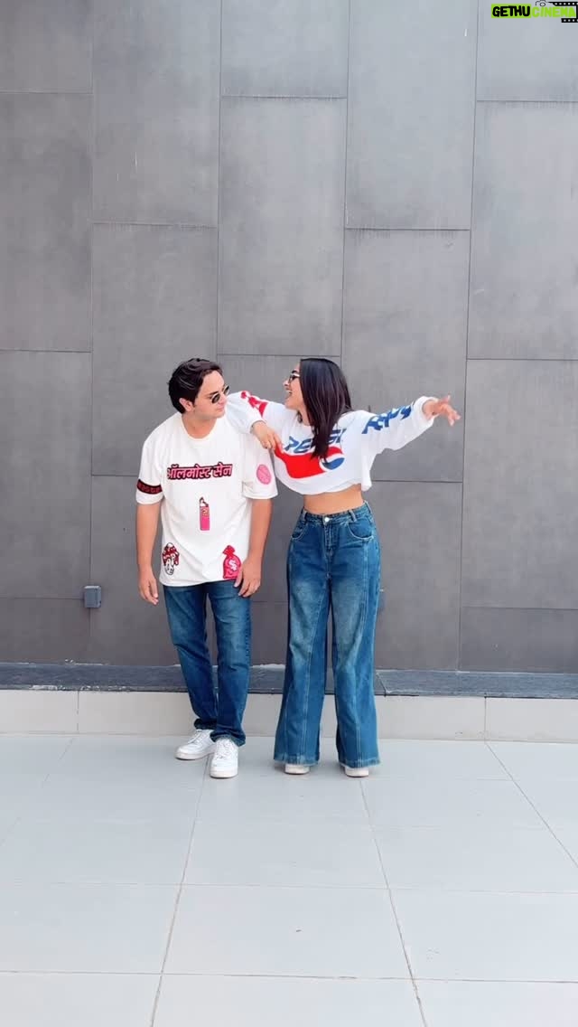 Vanya Bahl - 39.4K Likes - Guess who is back!🤍 
•
Mukund’s tshirt : @almostsane.in 
My jeans : @freakinsindia 
•
Choreography : @vridhiiiii @khyati_sahdev @vanyabahl ♡