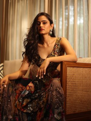 Vanya Bahl Instagram - Feeling like I was meant to be a part of the song in this outfit @karanaujla what do you think?👀
•
Clicked by my absolute best @banjaariii 🤍
Wearing : @worldofvarunbahl
Hair & makeup : @nikitakholi748