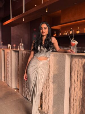 Vanya Bahl Instagram - Cocktails & couture 🤍 
•
Wearing @431_88 At @kamei.asian 🌹