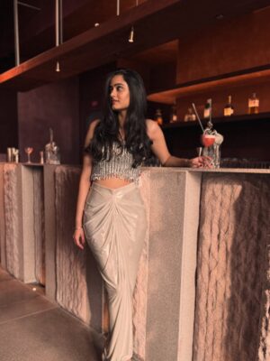 Vanya Bahl Instagram - Cocktails & couture 🤍 
•
Wearing @431_88 At @kamei.asian 🌹