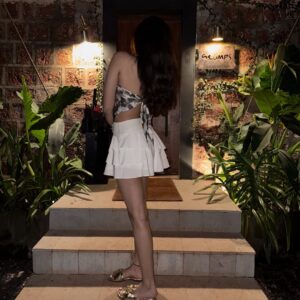 Vanya Bahl Instagram - @vedori_studio sorting out my last minute outfit crisis 🤍
•
@grumpsgoa a new favourite and a must in Goa ♡